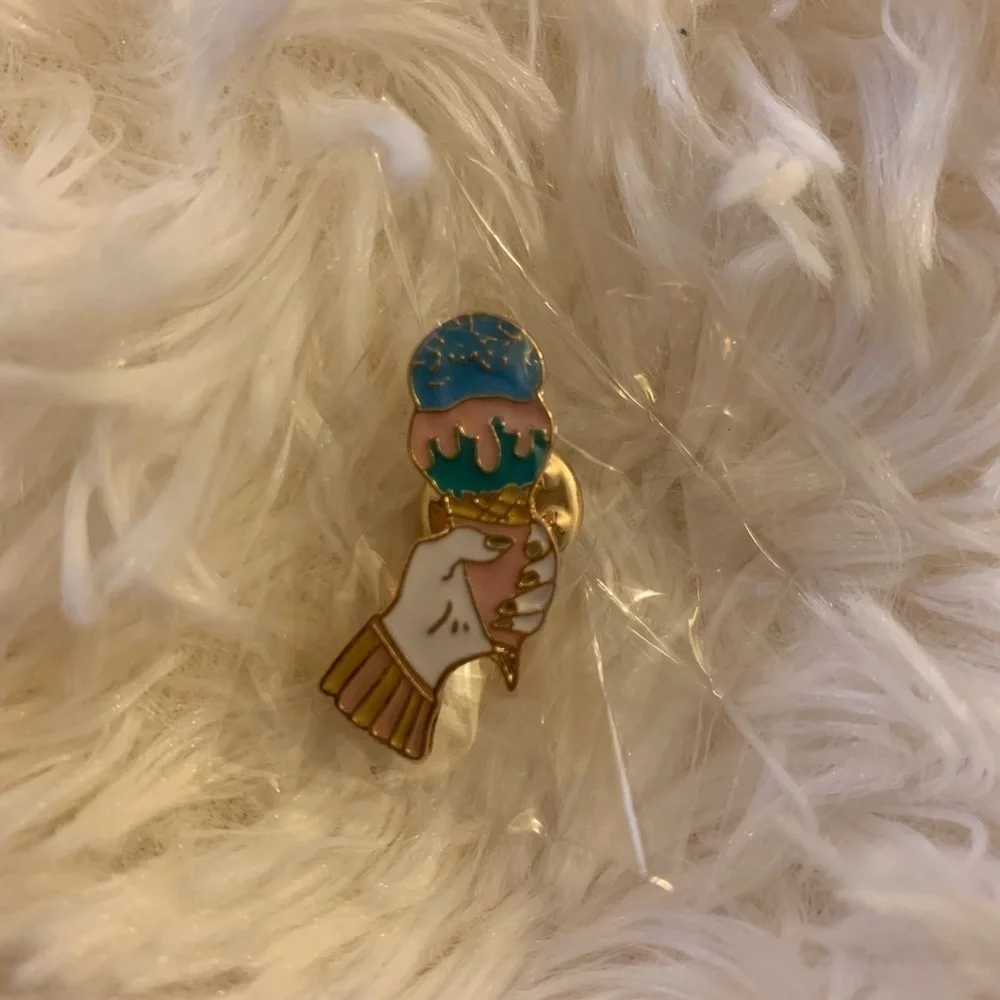 ice cream enamel pin - Picture 2 of 4